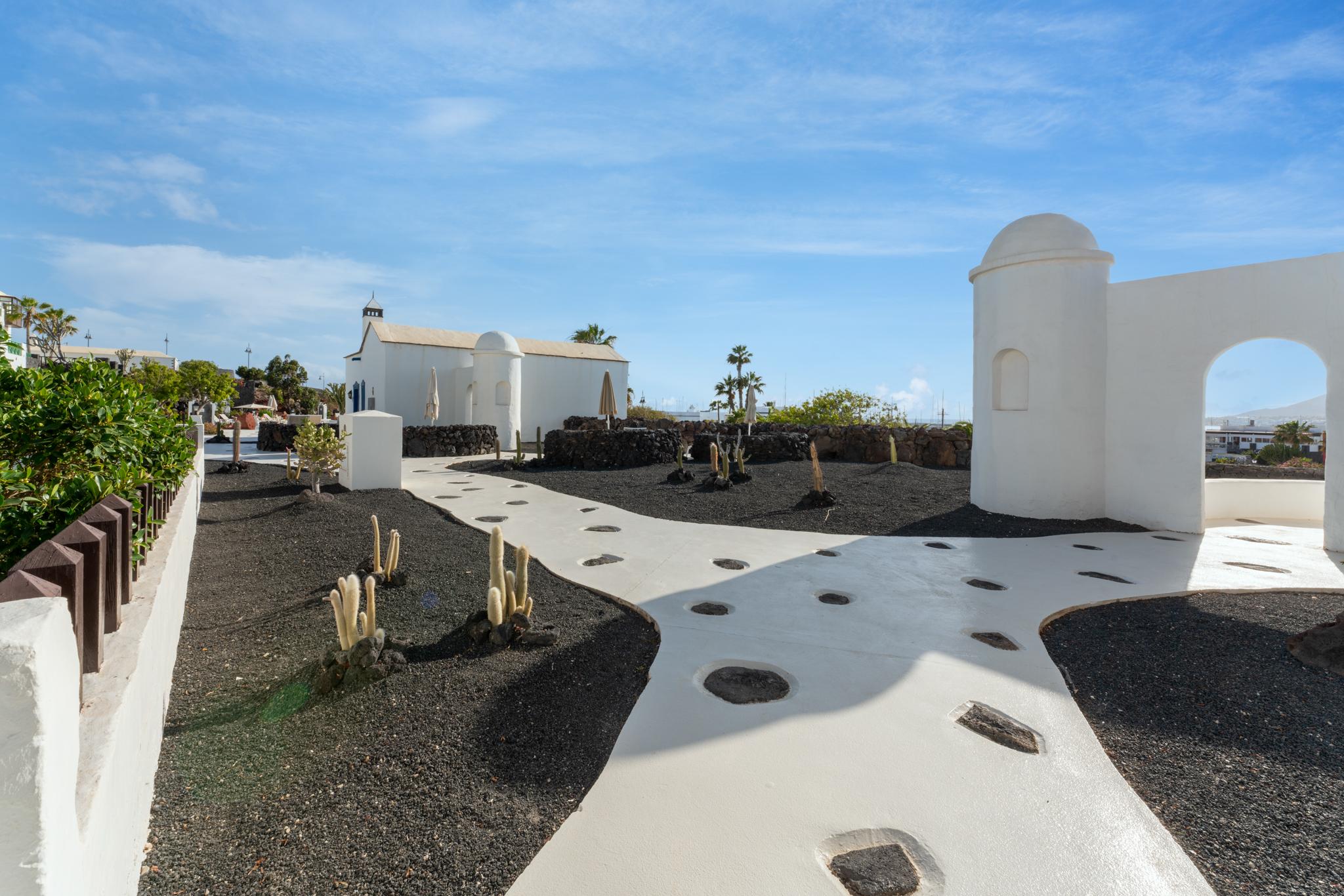 Hotel Livvo Volcan Lanzarote Playa Blanca  Bagian luar foto