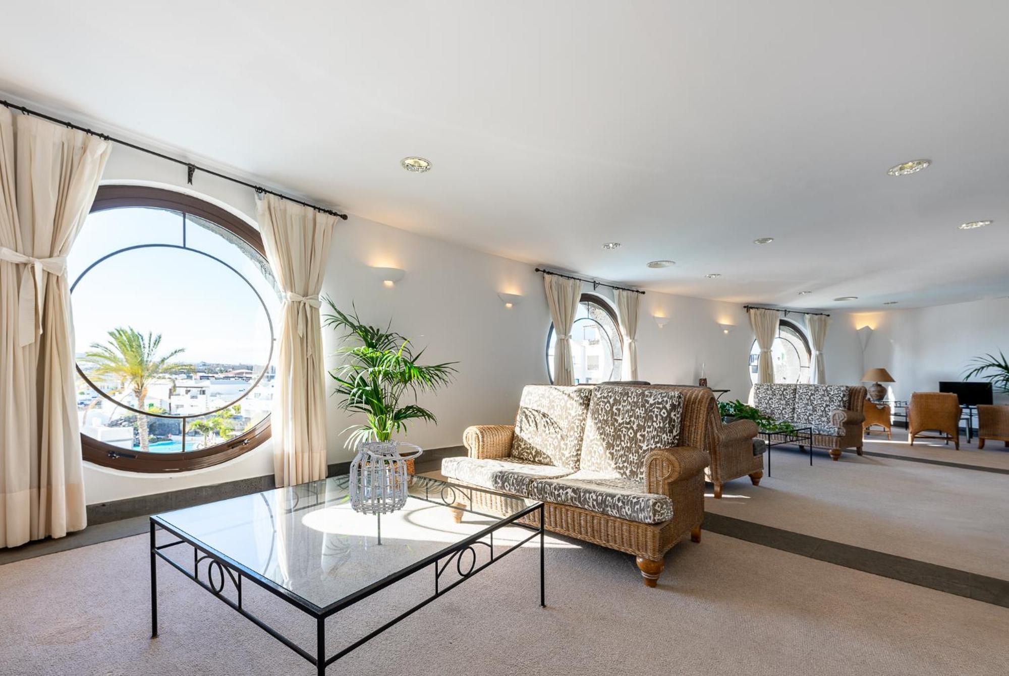Hotel Livvo Volcan Lanzarote Playa Blanca  Bagian luar foto