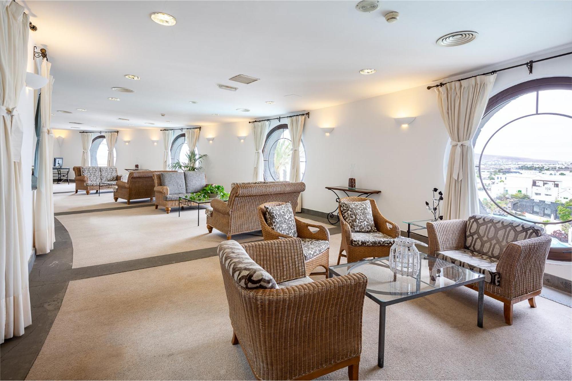Hotel Livvo Volcan Lanzarote Playa Blanca  Bagian luar foto