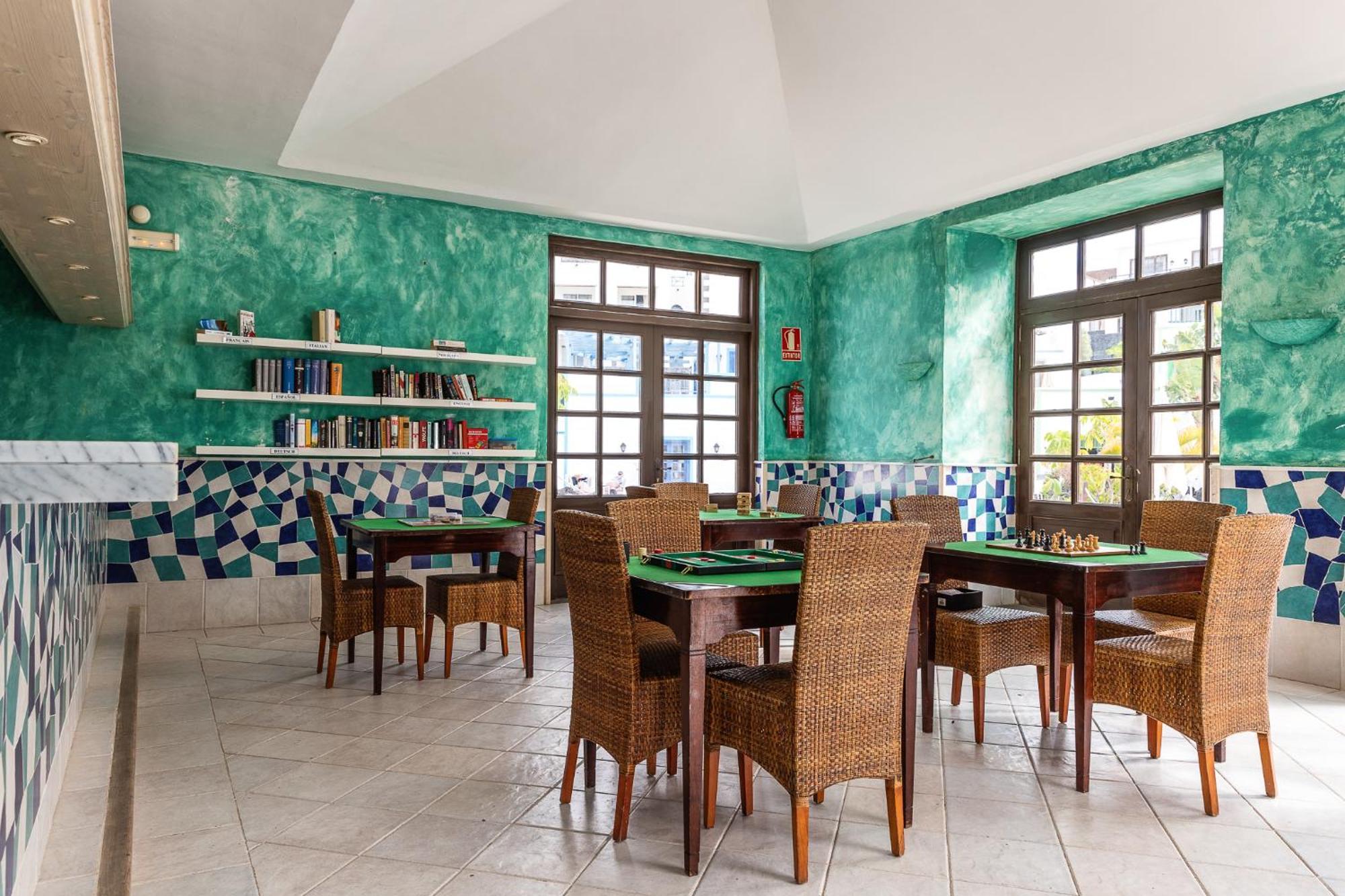 Hotel Livvo Volcan Lanzarote Playa Blanca  Bagian luar foto